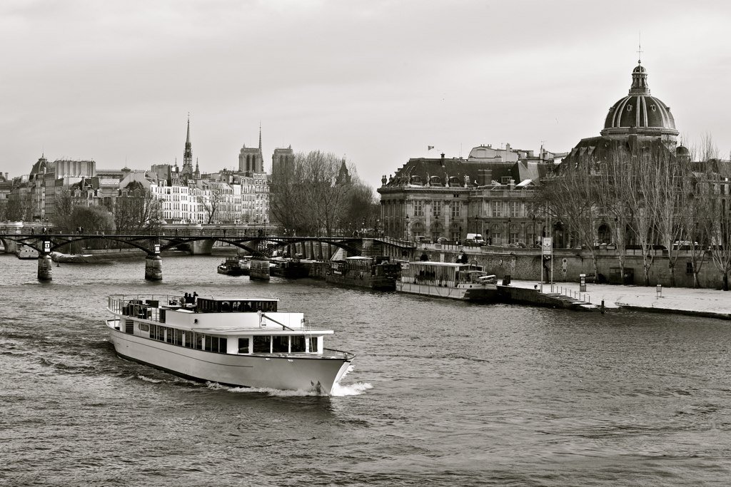 Paris Seine River 1-Hour City Highlights Cruise