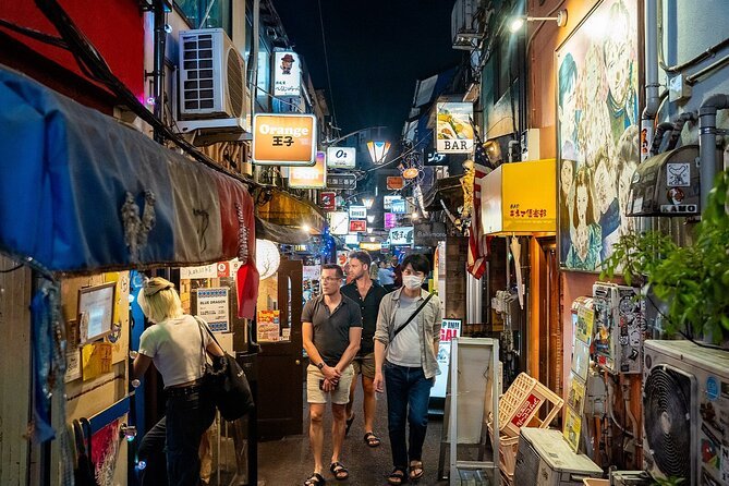 Shinjuku Bar Hopping & Night City Walking Tour